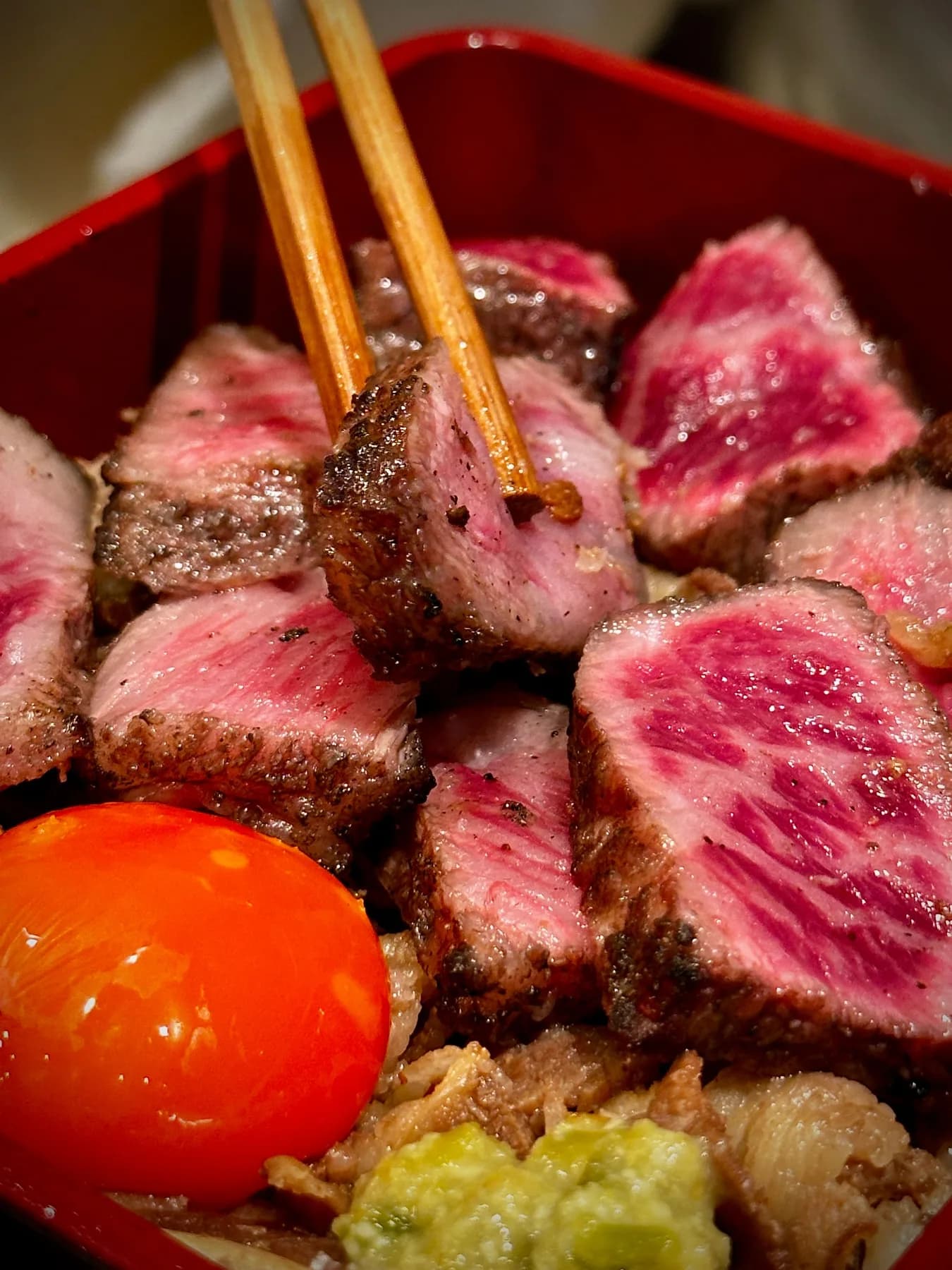 美しく火入れされた日本の和牛