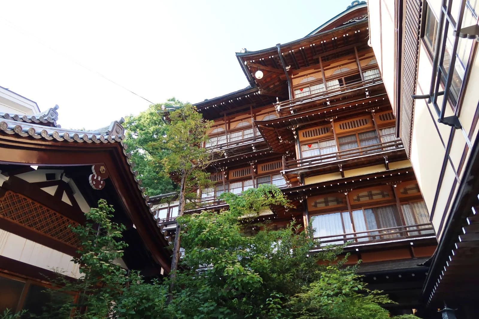 長野県山ノ内町の木造旅館